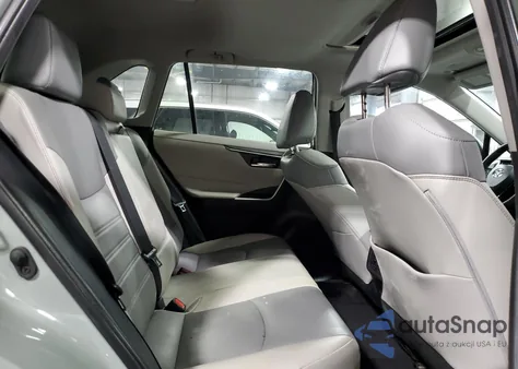 2022 Toyota Rav4 Xle Premium z USA, uszkodzony, nr VIN 2T3A1RFV2NW307049